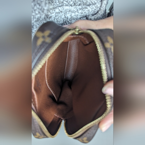 Louis Vuitton Danube Crossbody Bag - Picture 14 of 16